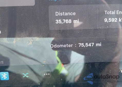 2021 Tesla Model 3 Standard Range Plus Rear-Wheel Drive z USA, uszkodzony, nr VIN 5YJ3E1EAXMF870304